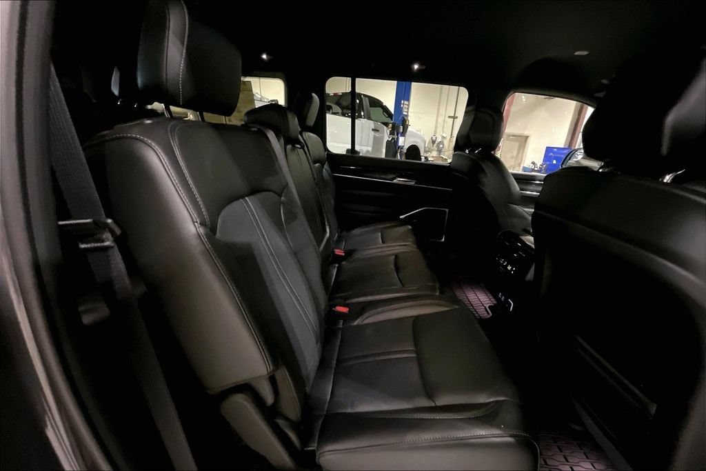 Used 2024 Jeep Wagoneer 4WD w/ HD Trailer Tow Package image 24