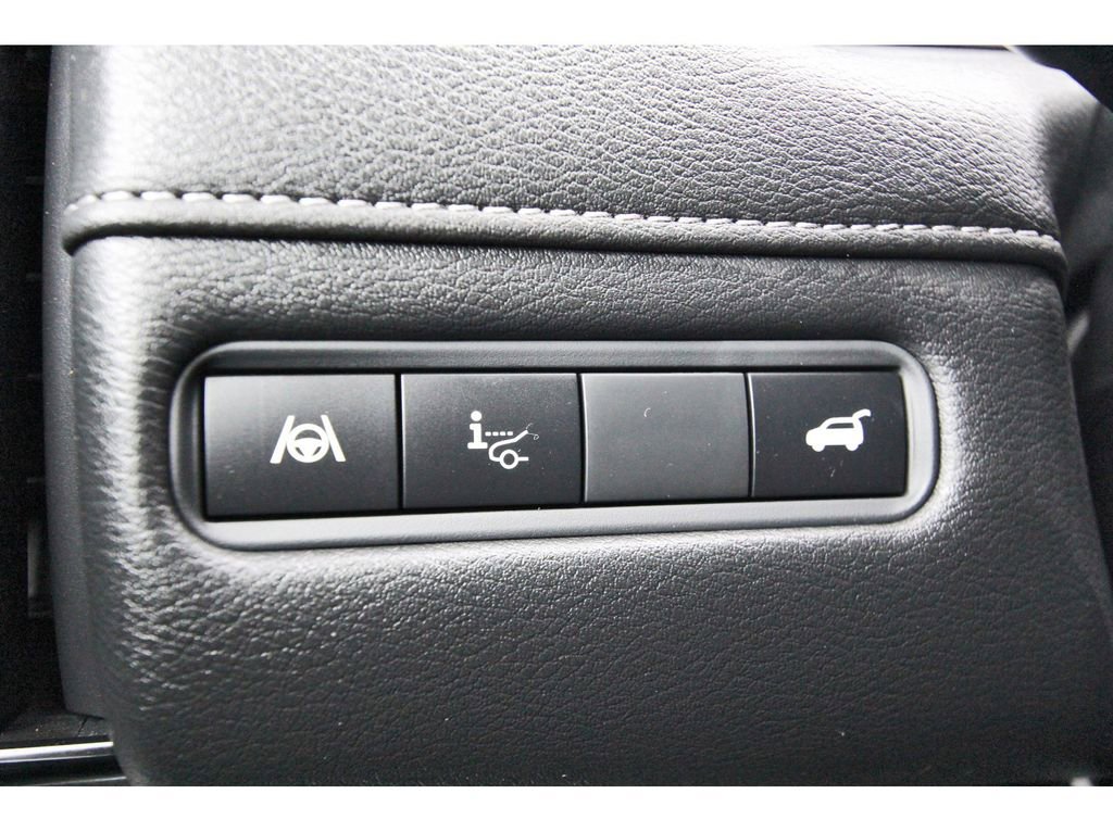 Used 2025 Nissan Armada SL image 17