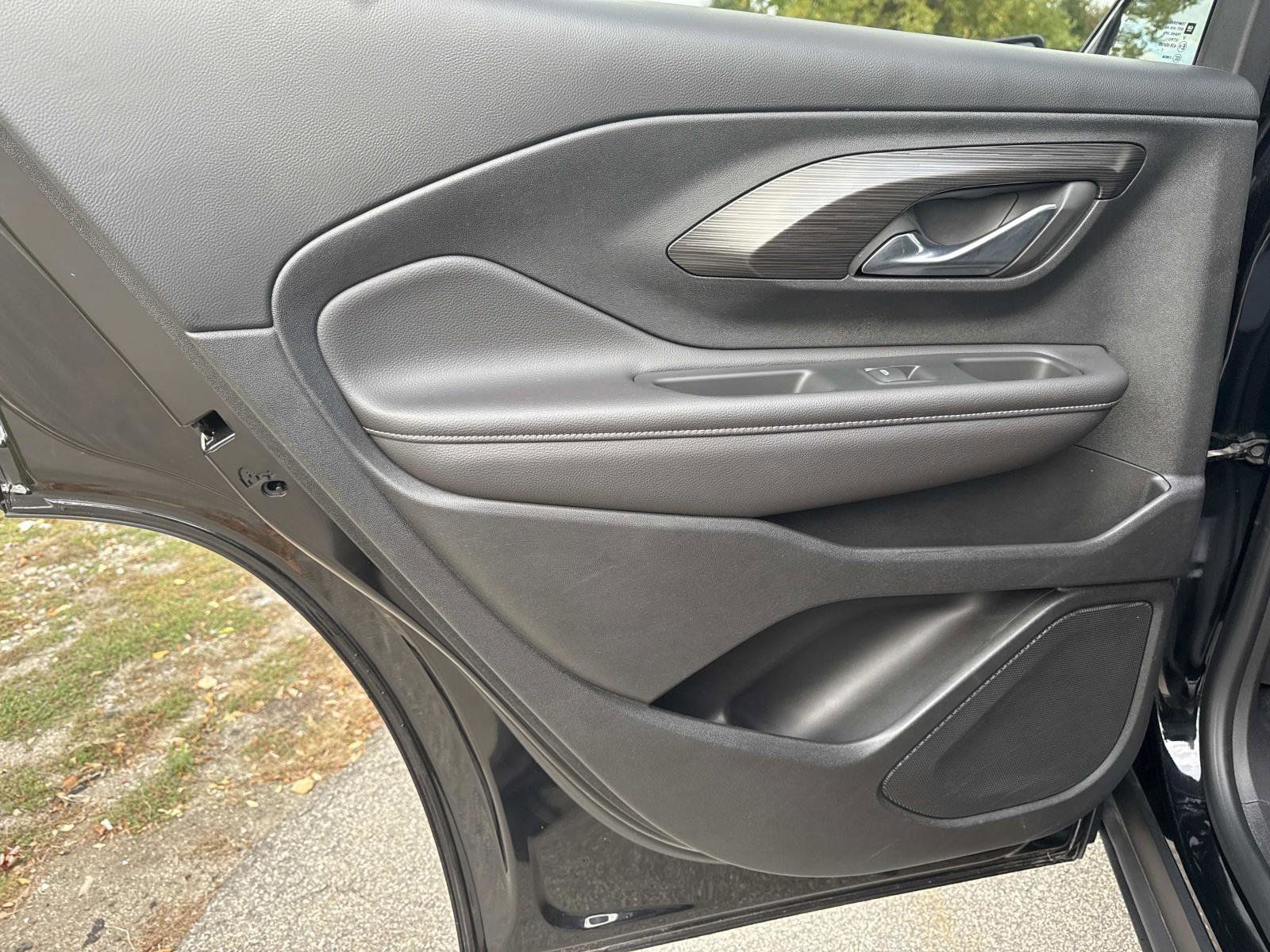 Used 2022 GMC Terrain SLE w/ Driver Convenience Package image 11