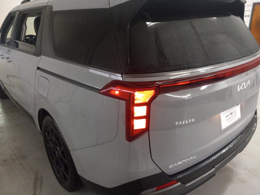 Used 2025 Kia Carnival SX image 9