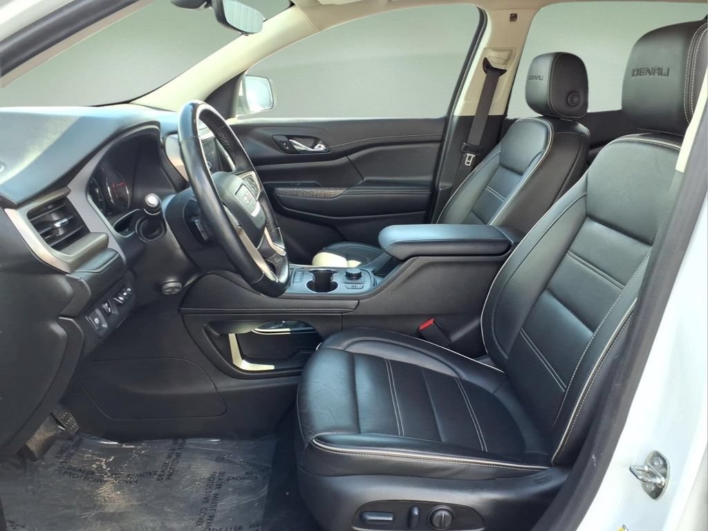 Used 2023 GMC Acadia Denali w/ Denali Ultimate Package AWD/4WD image 4