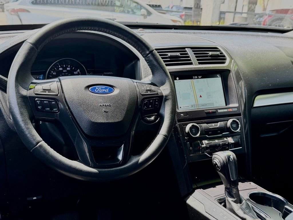 Certified 2018 Ford Explorer XLT FWD image 28