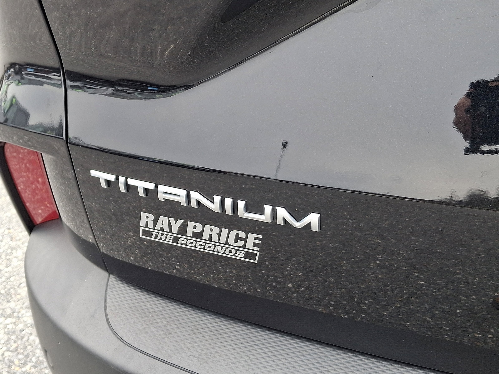 Used 2020 Ford Escape Titanium image 30