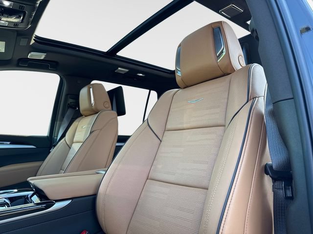 New 2026 Cadillac Escalade Luxury w/ LPO, Radiant Package AWD/4WD image 23