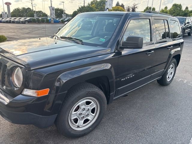 Used 2016 Jeep Patriot Sport w/ Power Value Group FWD image 3