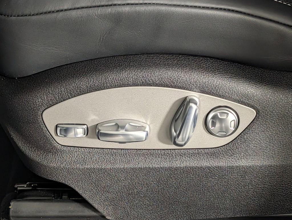 New 2026 Porsche Macan Turbo image 29