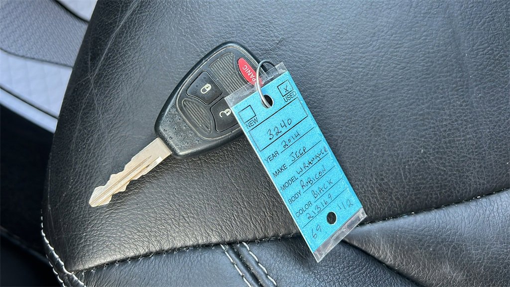 Used 2014 Jeep Wrangler Unlimited Rubicon w/ Dual Top Group image 40