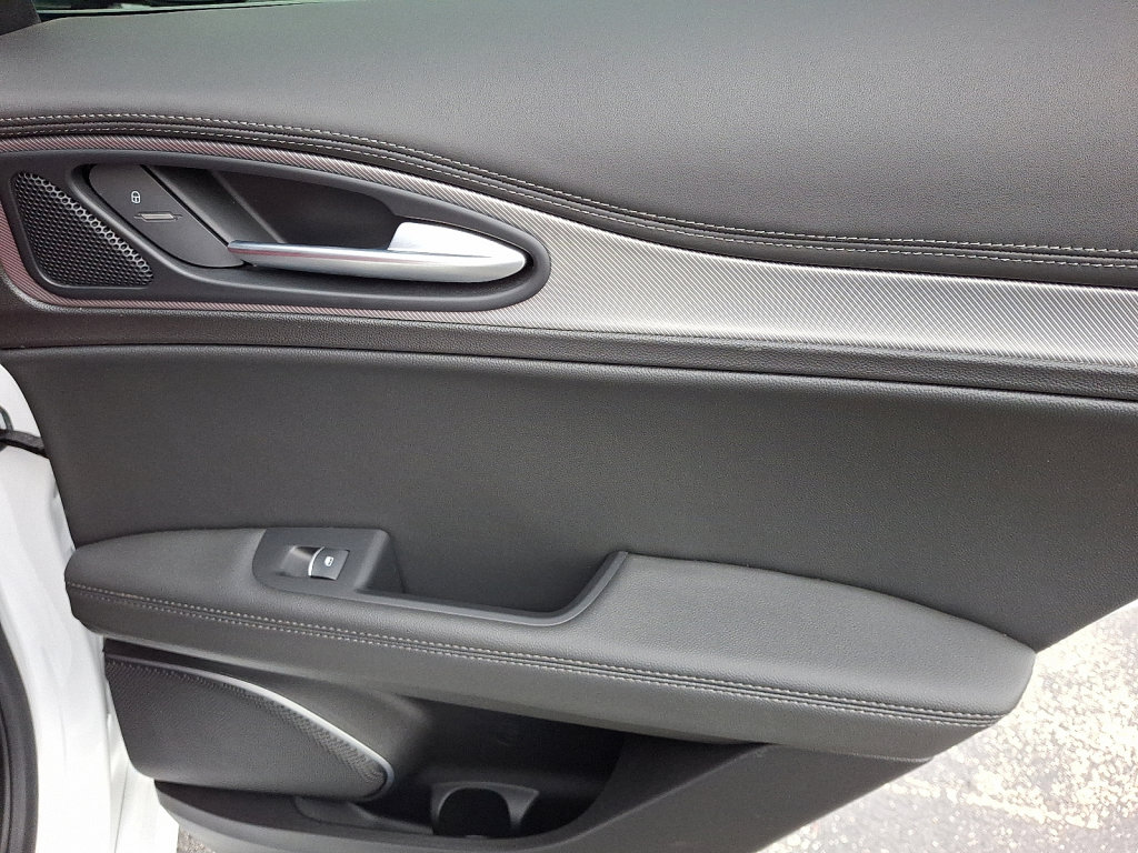 Used 2023 Alfa Romeo Stelvio Veloce image 14