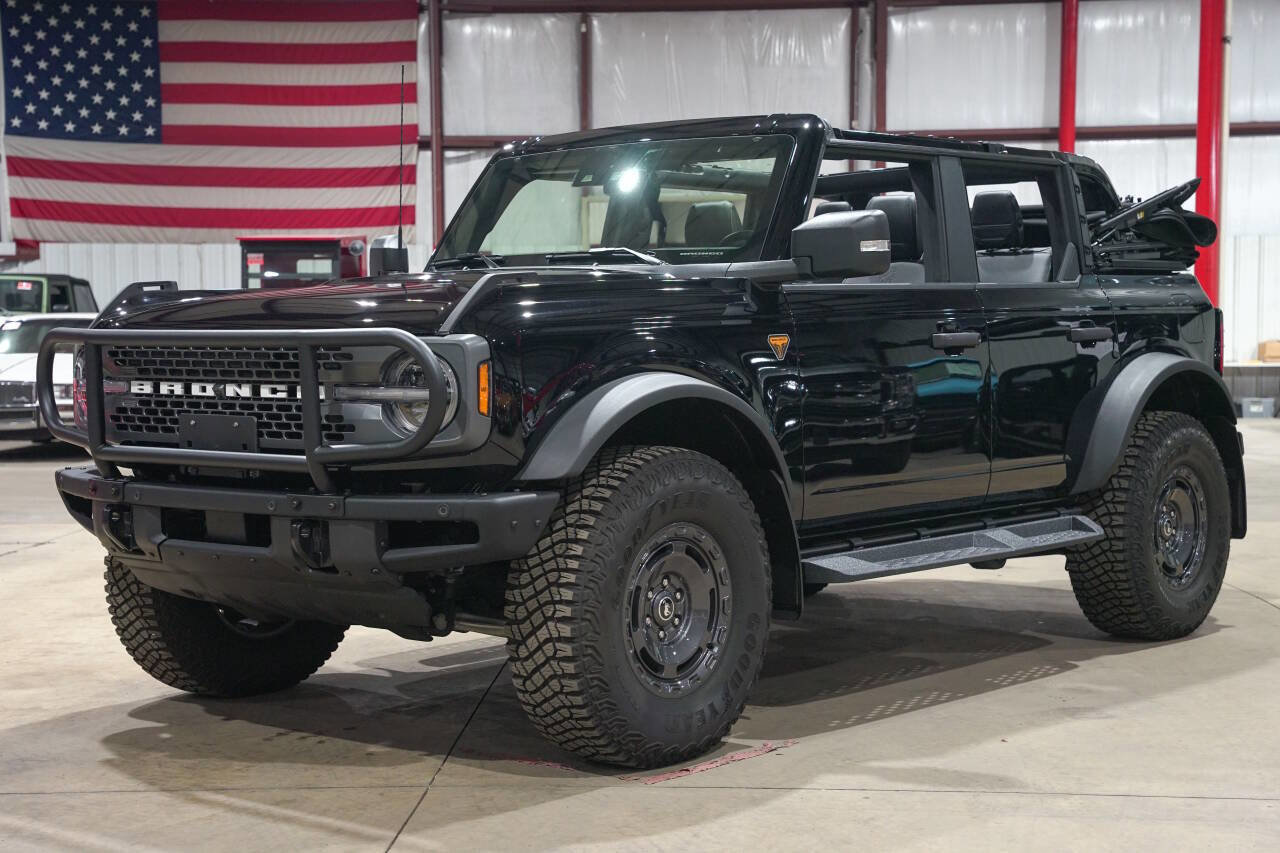 Used 2024 Ford Bronco Badlands image 1