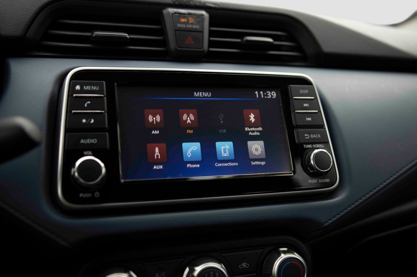 Used 2023 Nissan Versa SV image 8