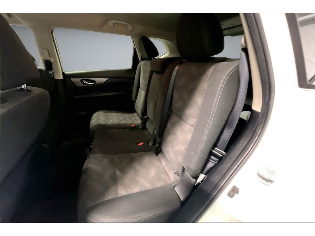 Used 2016 Nissan Rogue SV image 26