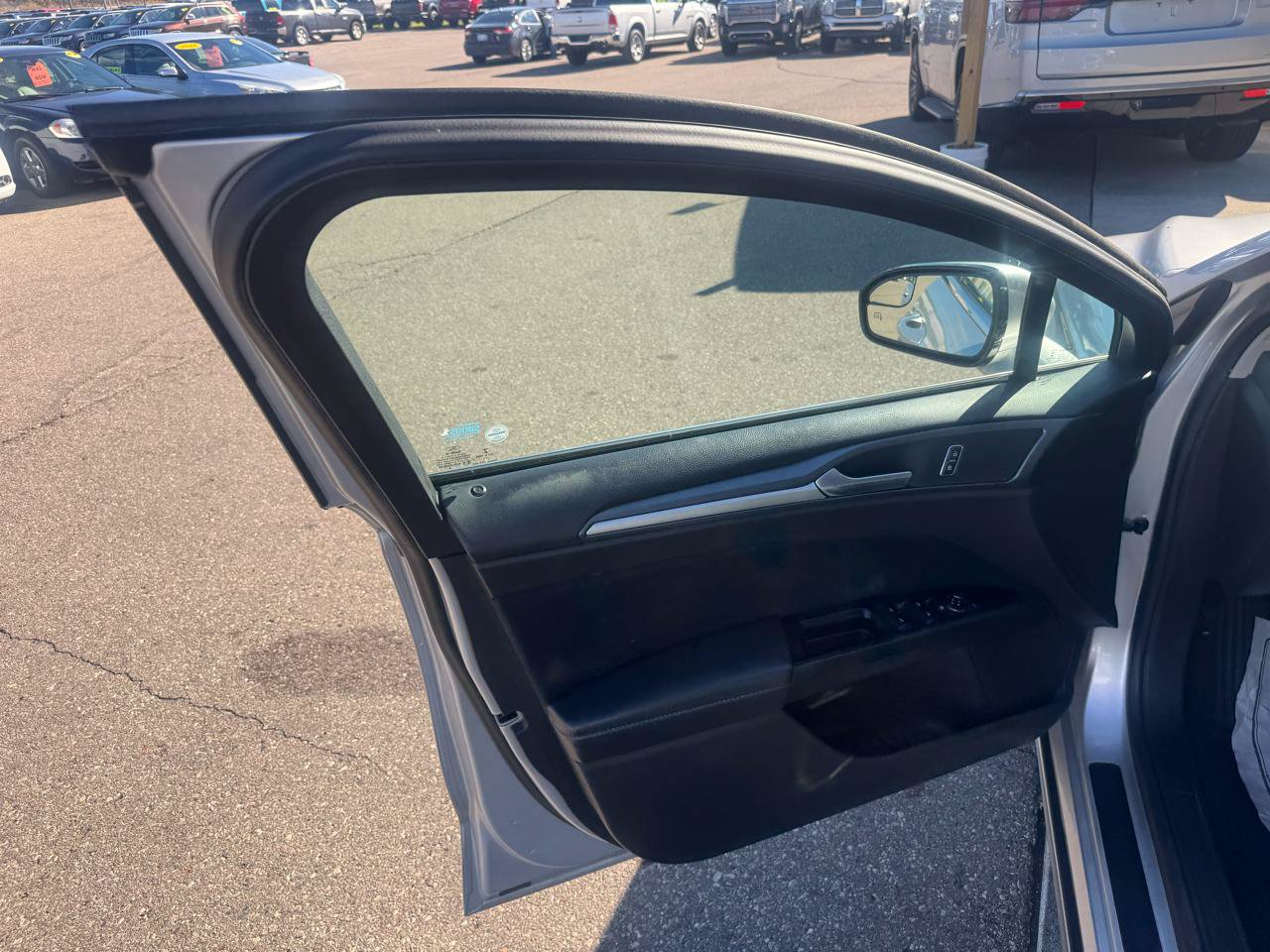 Used 2014 Ford Fusion SE FWD image 14