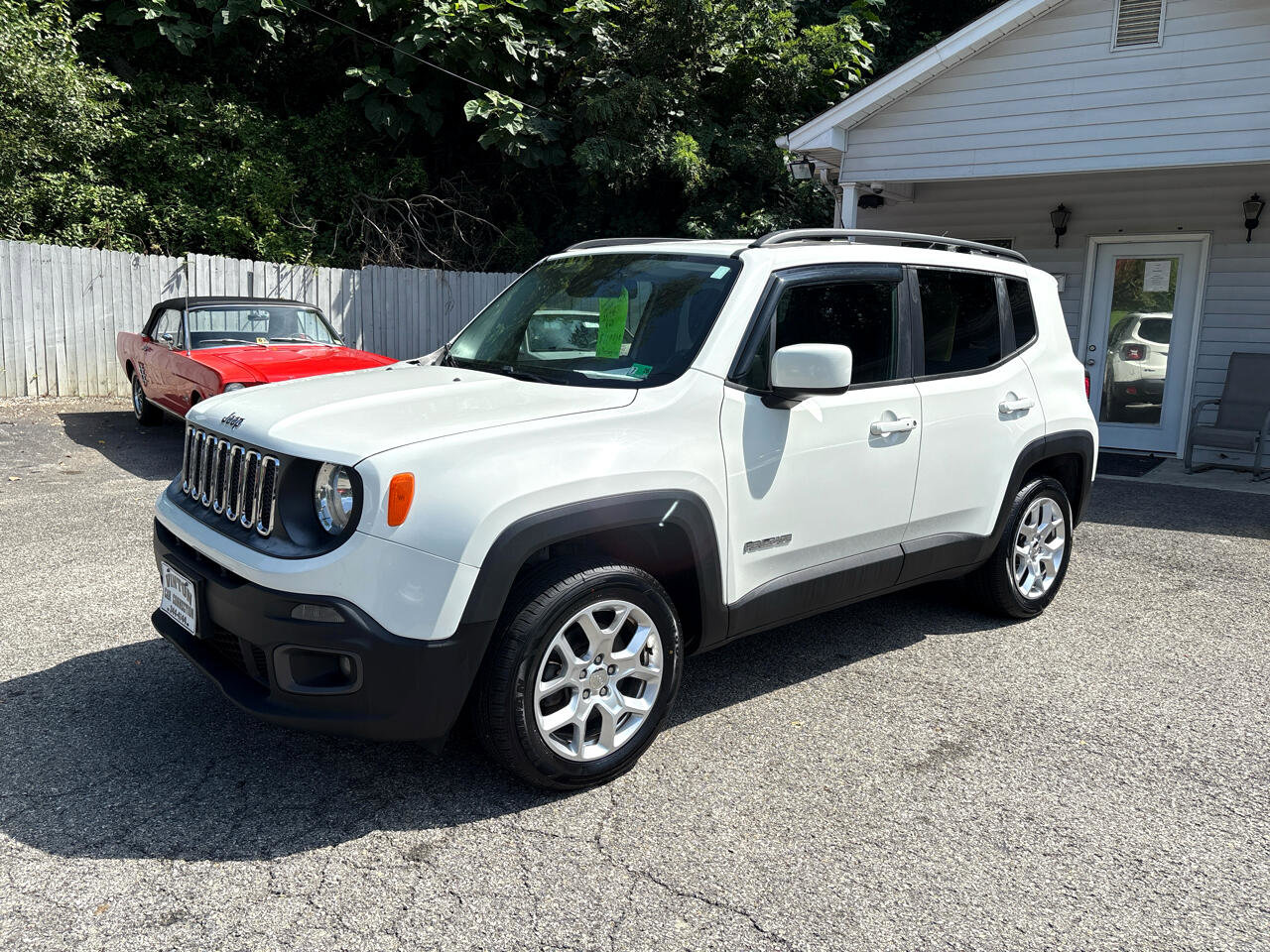 Used 2016 Jeep Renegade Latitude w/ Popular Equipment Group image 1