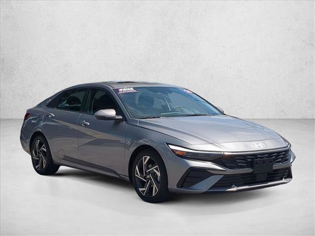 Used 2025 Hyundai Elantra Limited FWD image 3