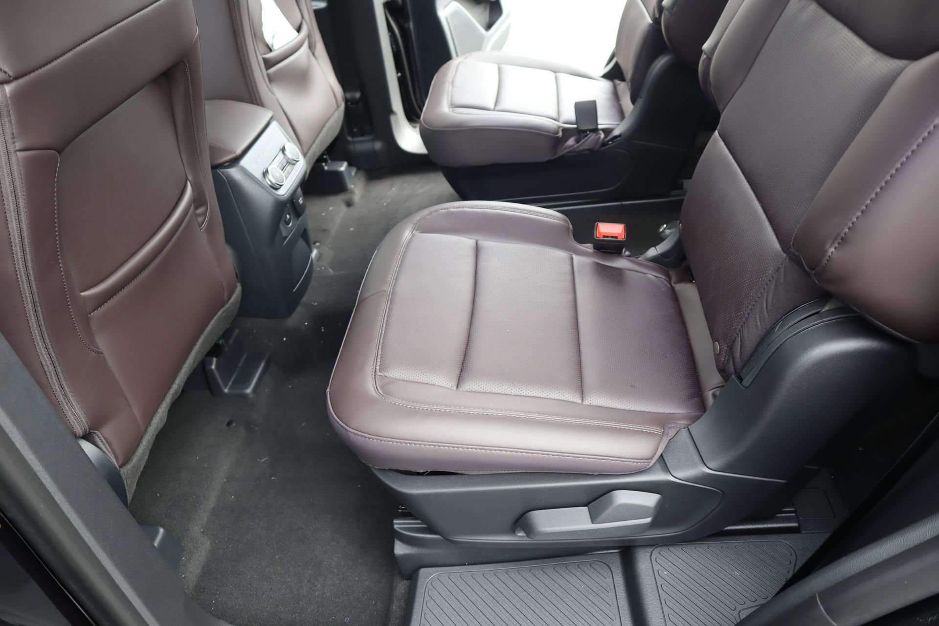 New 2026 Ford Explorer Platinum RWD image 13