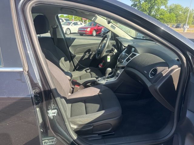 Used 2016 Chevrolet Cruze LT w/ Technology Package FWD image 13