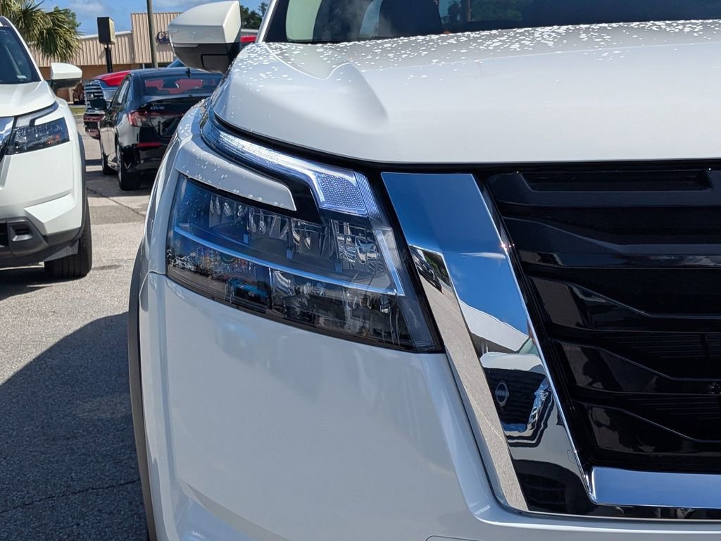 Used 2024 Nissan Pathfinder SV image 9