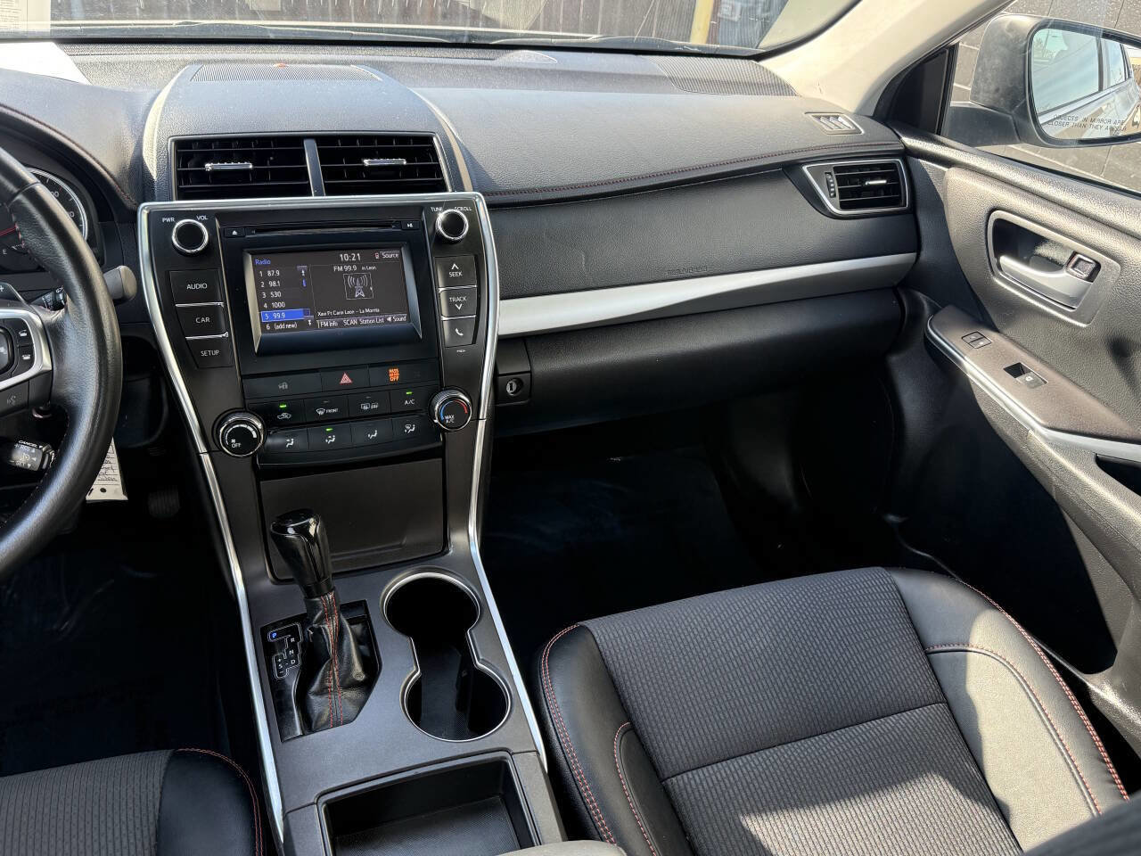 Used 2016 Toyota Camry SE image 7