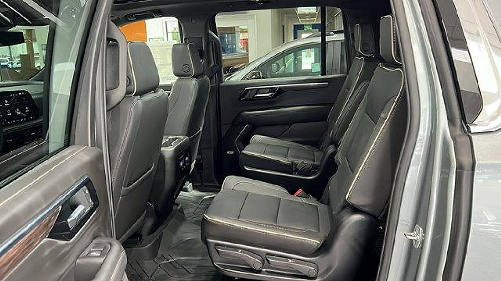 New 2025 Chevrolet Suburban Premier w/ Sun And Tow Package image 12