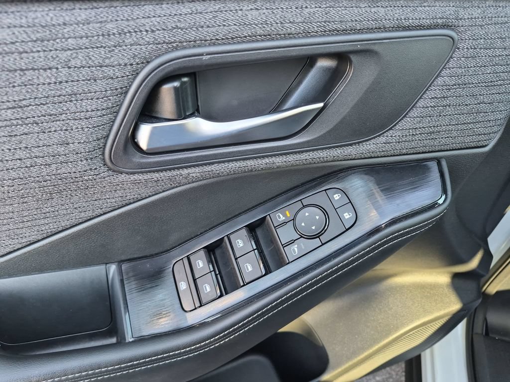 Used 2023 Nissan Rogue SV FWD image 11