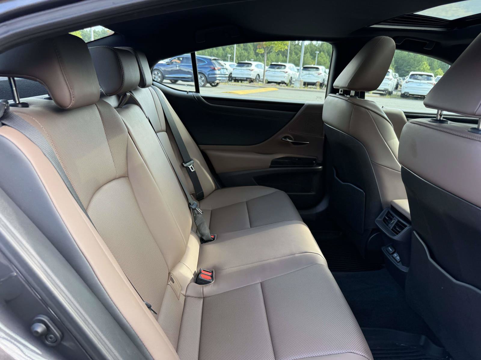 Used 2025 Lexus ES 350 w/ Premium Package FWD image 15
