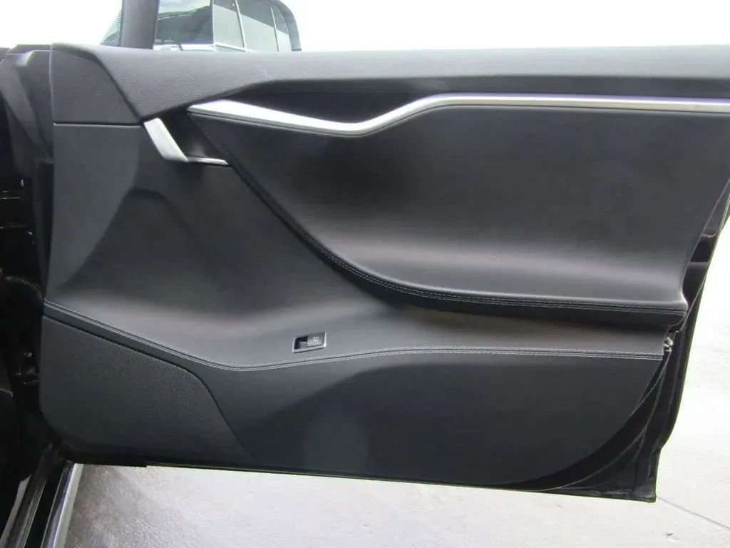 Used 2015 Tesla Model S 85D image 47