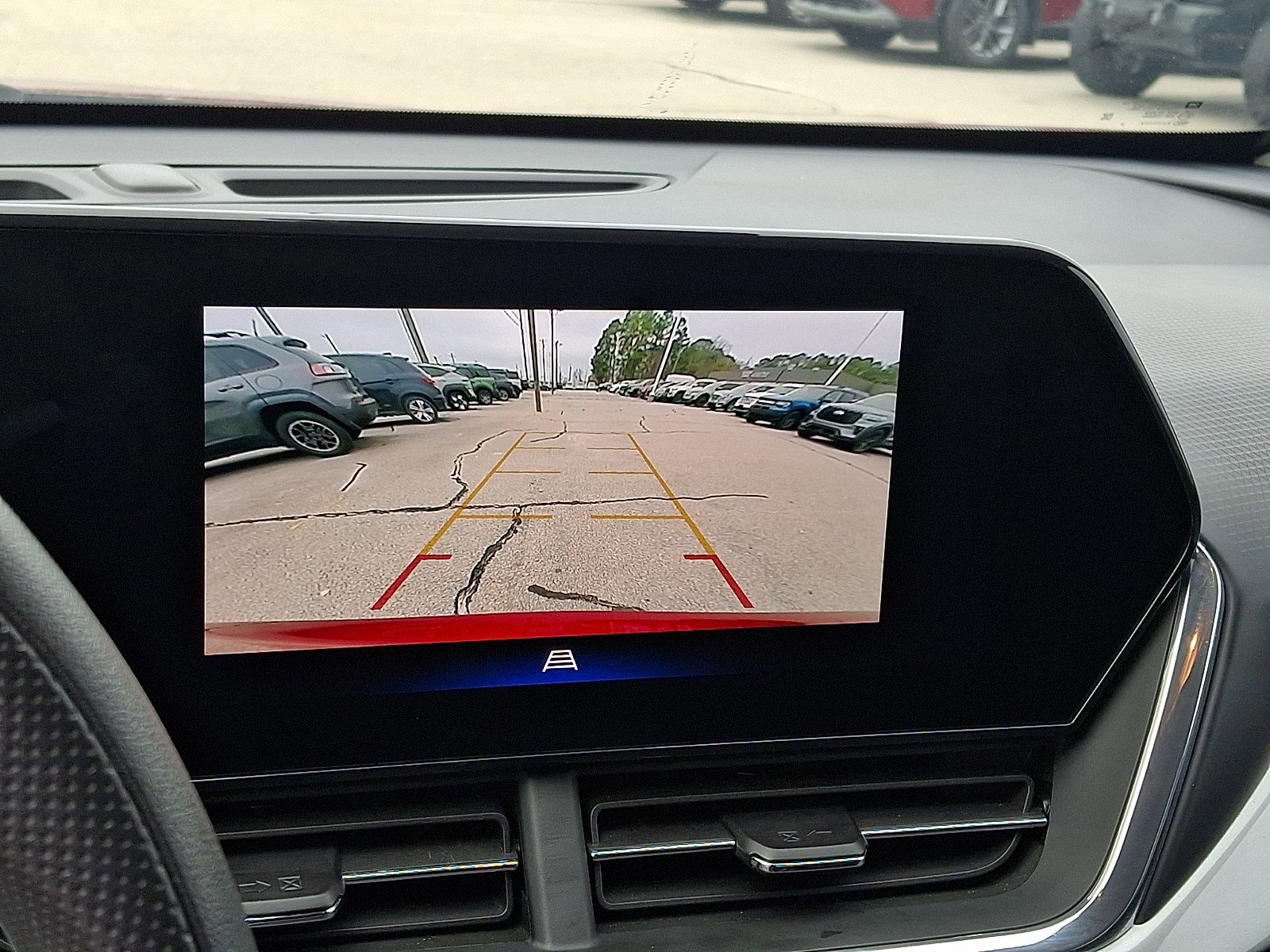 Used 2025 Chevrolet Trax LT FWD image 16