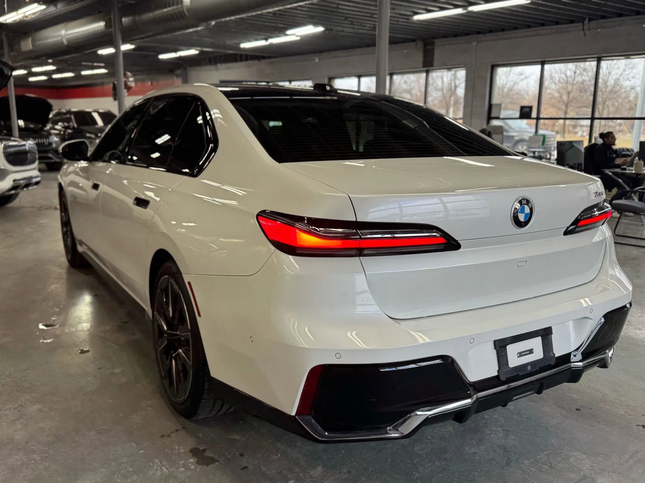 Used 2024 BMW 740i image 10