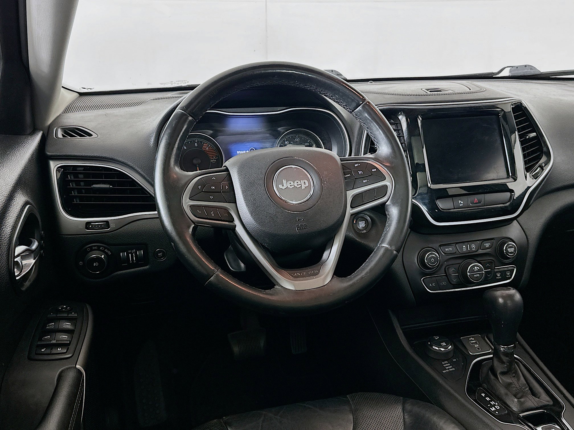 Used 2019 Jeep Cherokee Limited w/ Luxury Group AWD/4WD image 18