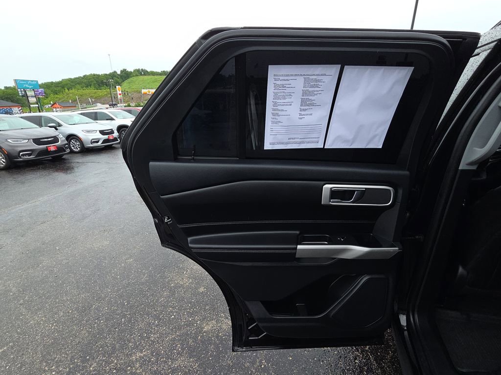 Used 2022 Ford Explorer XLT w/ Equipment Group 202A AWD/4WD image 27