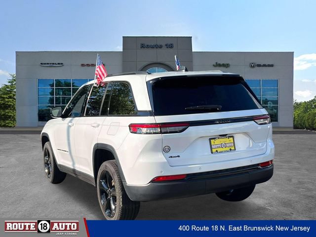 Used 2023 Jeep Grand Cherokee Altitude AWD/4WD image 3
