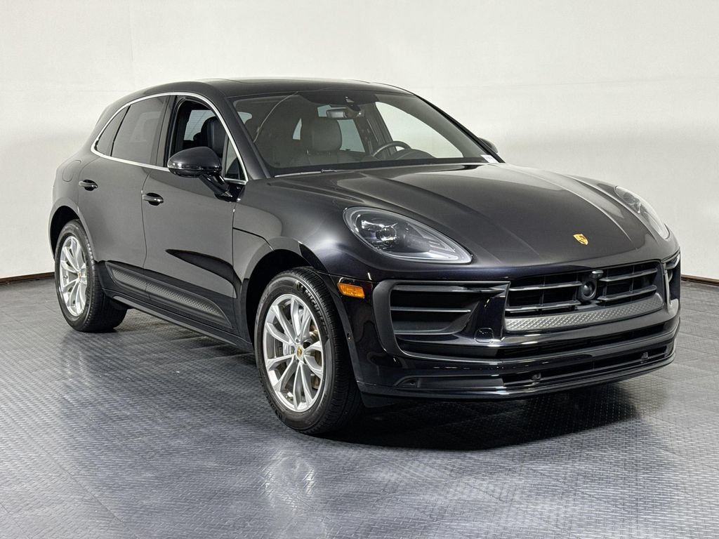 Certified 2024 Porsche Macan AWD/4WD image 9