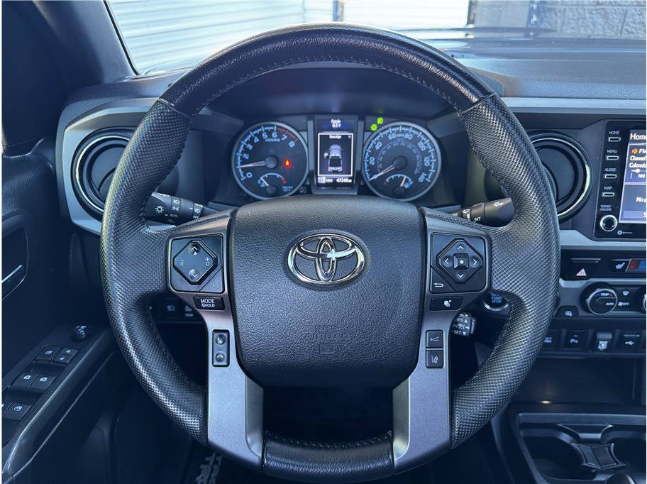 Used 2022 Toyota Tacoma TRD Sport w/ TRD Premium Sport Package AWD/4WD image 19