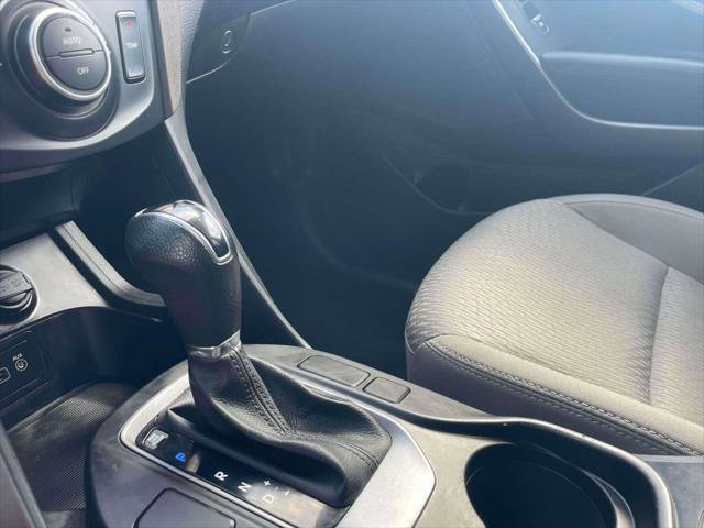 Used 2017 Hyundai Santa Fe SE image 30