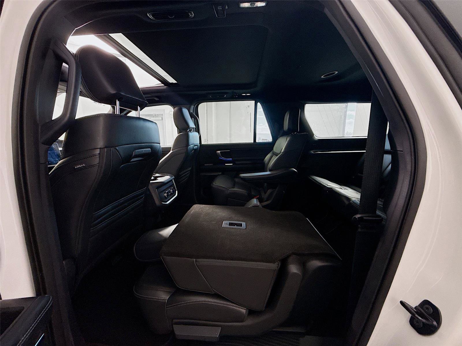 Used 2025 Ford Expedition Max Platinum w/ Stealth Performance Package image 21