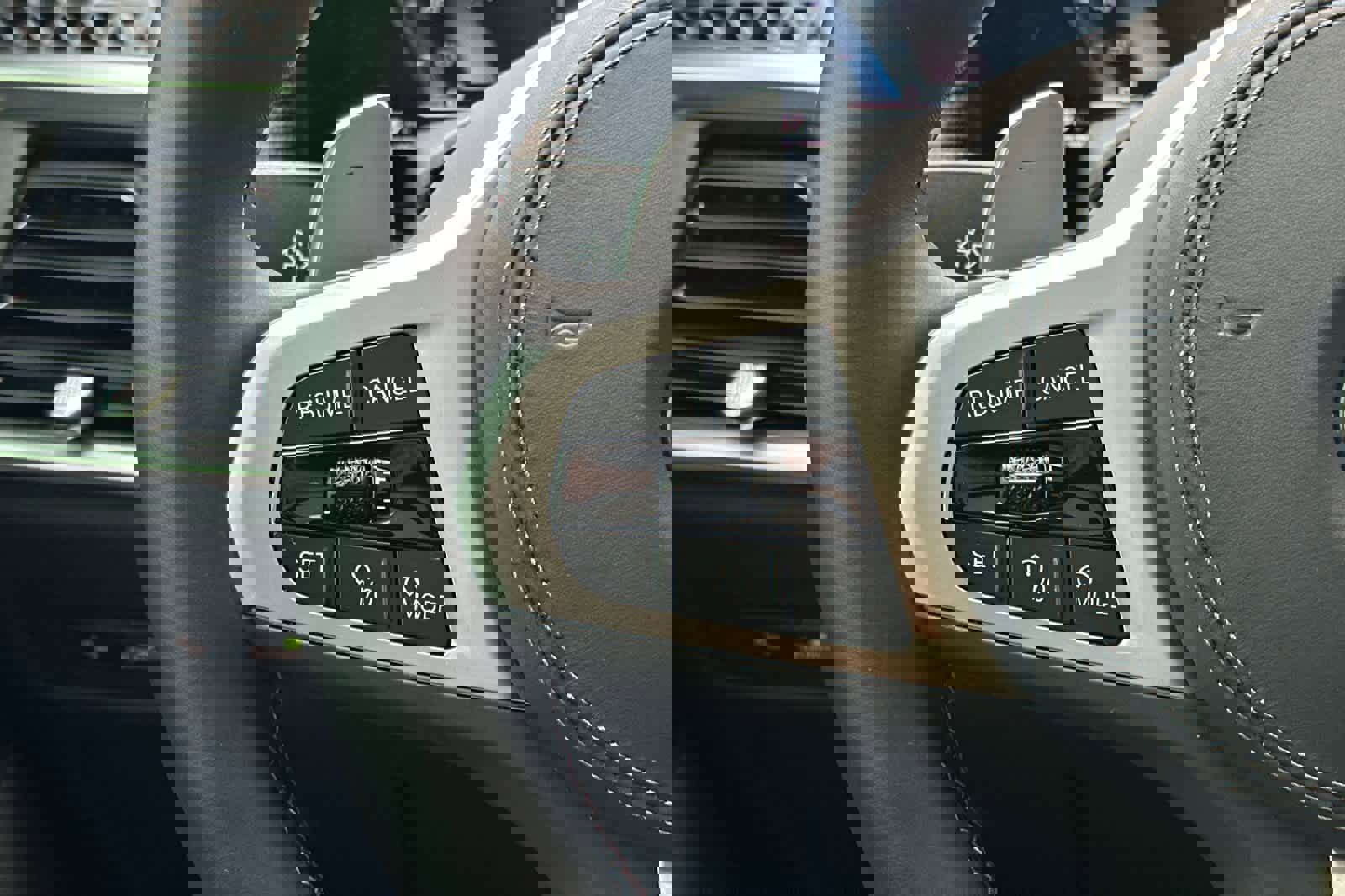 Used 2025 BMW X5 M60i w/ Executive Package image 26