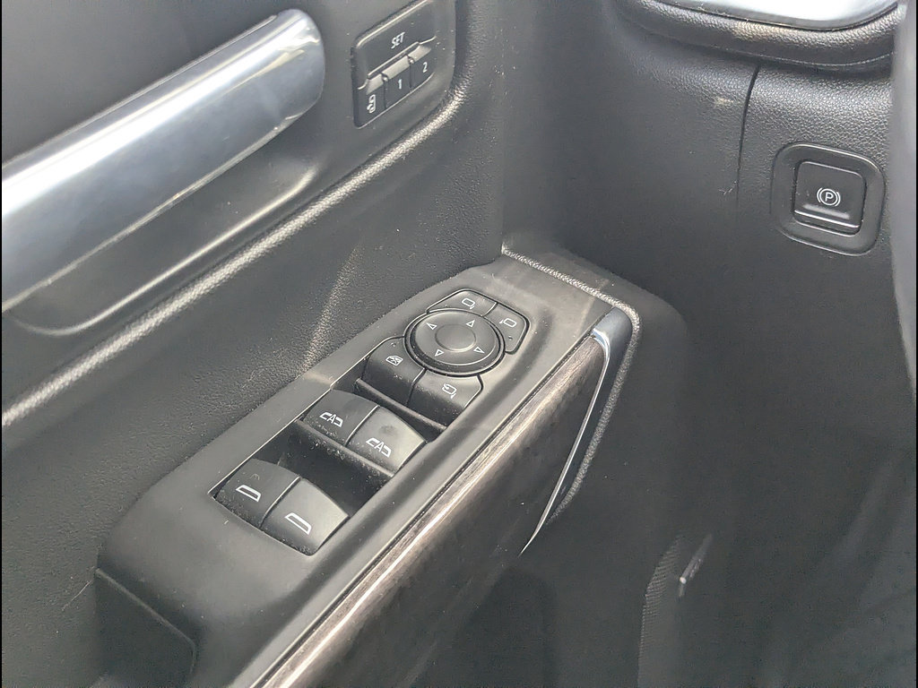 Used 2021 Chevrolet Silverado 1500 LTZ w/ LTZ Premium Package AWD/4WD image 30