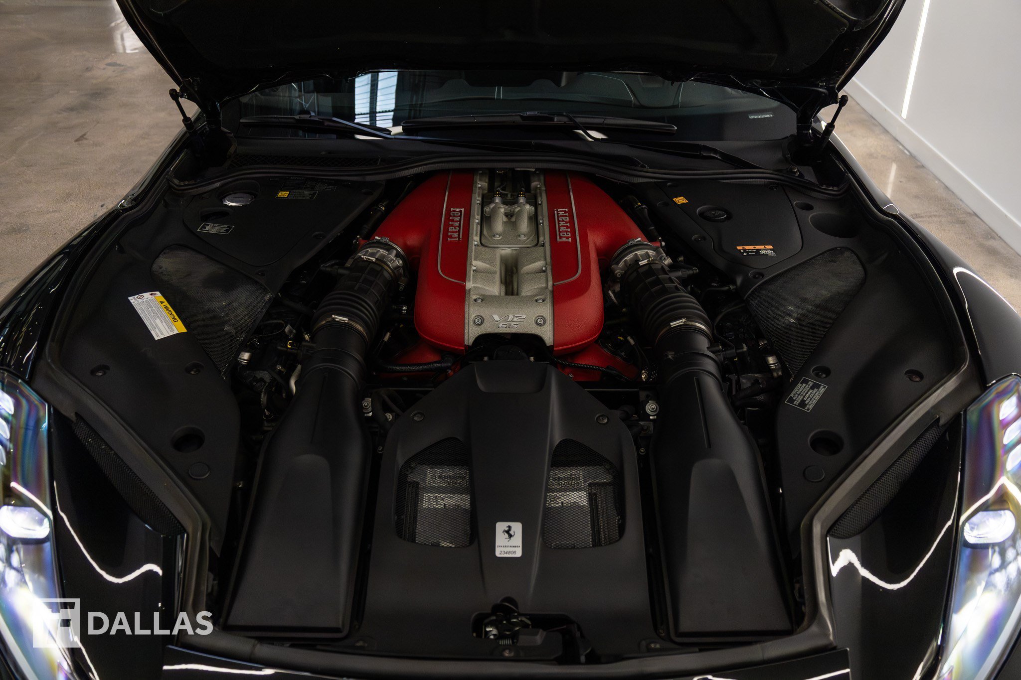 Used 2018 Ferrari 812 Superfast RWD image 17