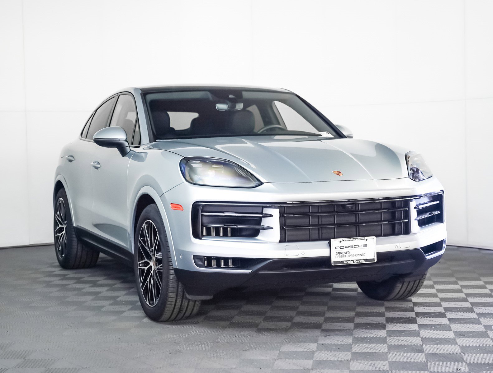 Used 2025 Porsche Cayenne Coupe image 8