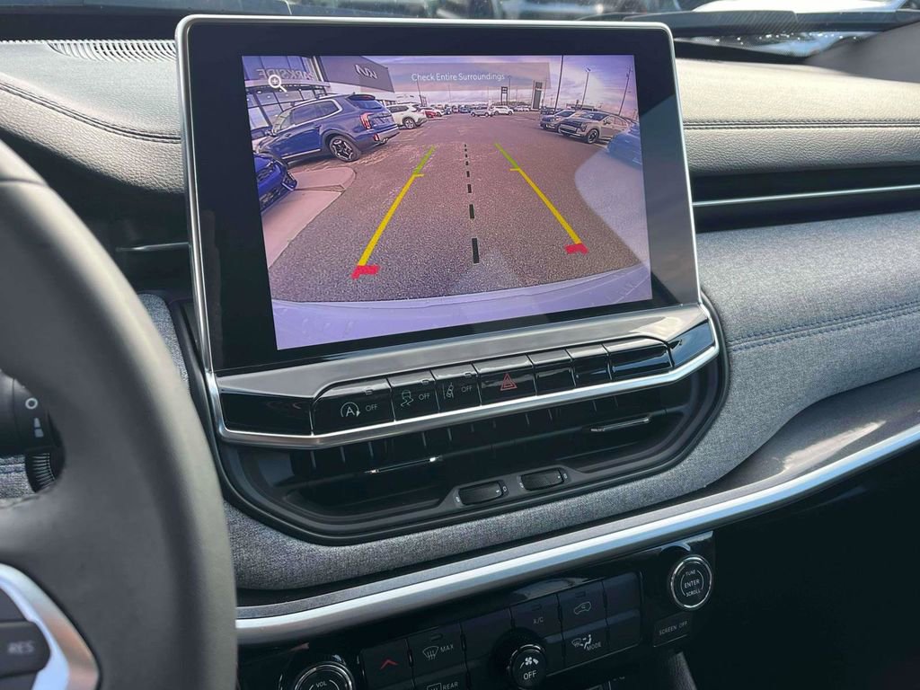 Used 2024 Jeep Compass Latitude AWD/4WD image 21