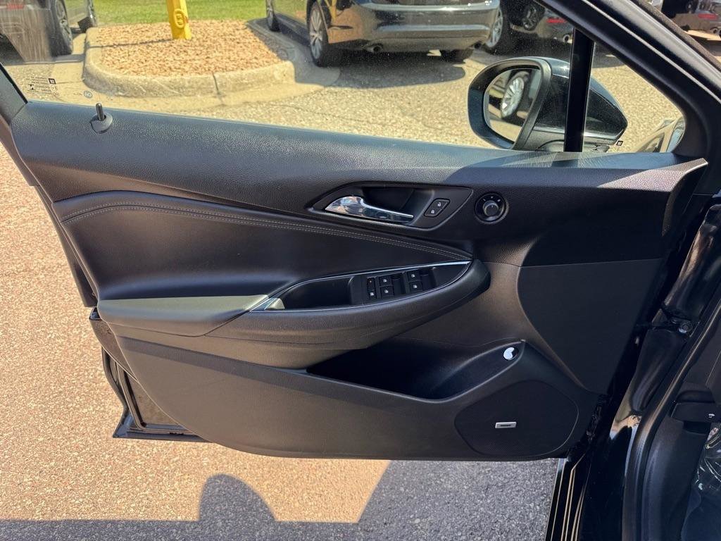 Used 2017 Chevrolet Cruze Premier FWD image 16