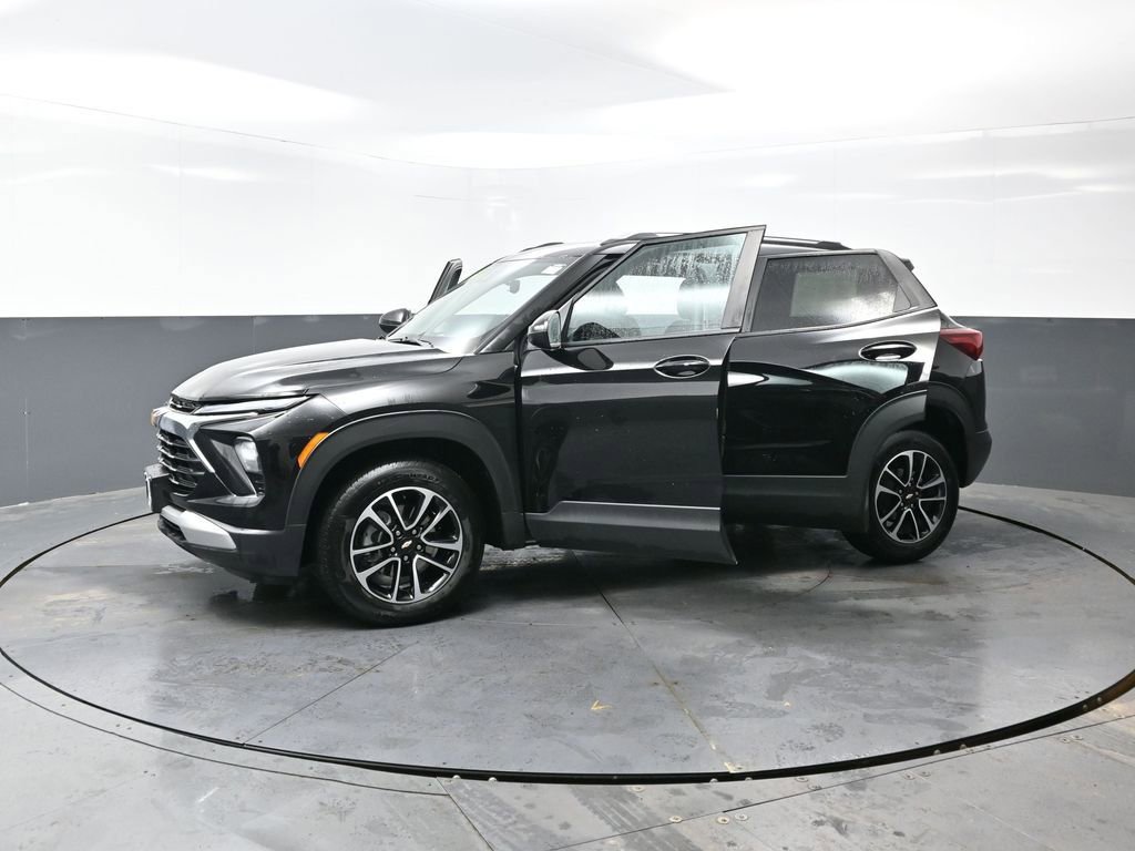 Used 2025 Chevrolet TrailBlazer LT w/ Driver Confidence Package image 33