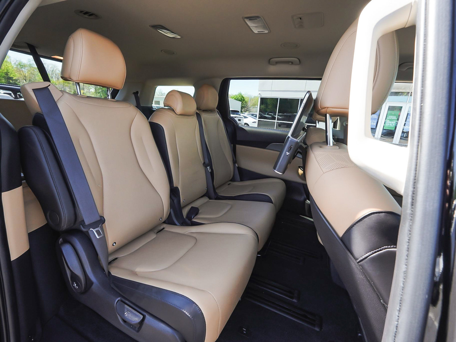 Used 2022 Kia Carnival LX FWD image 38