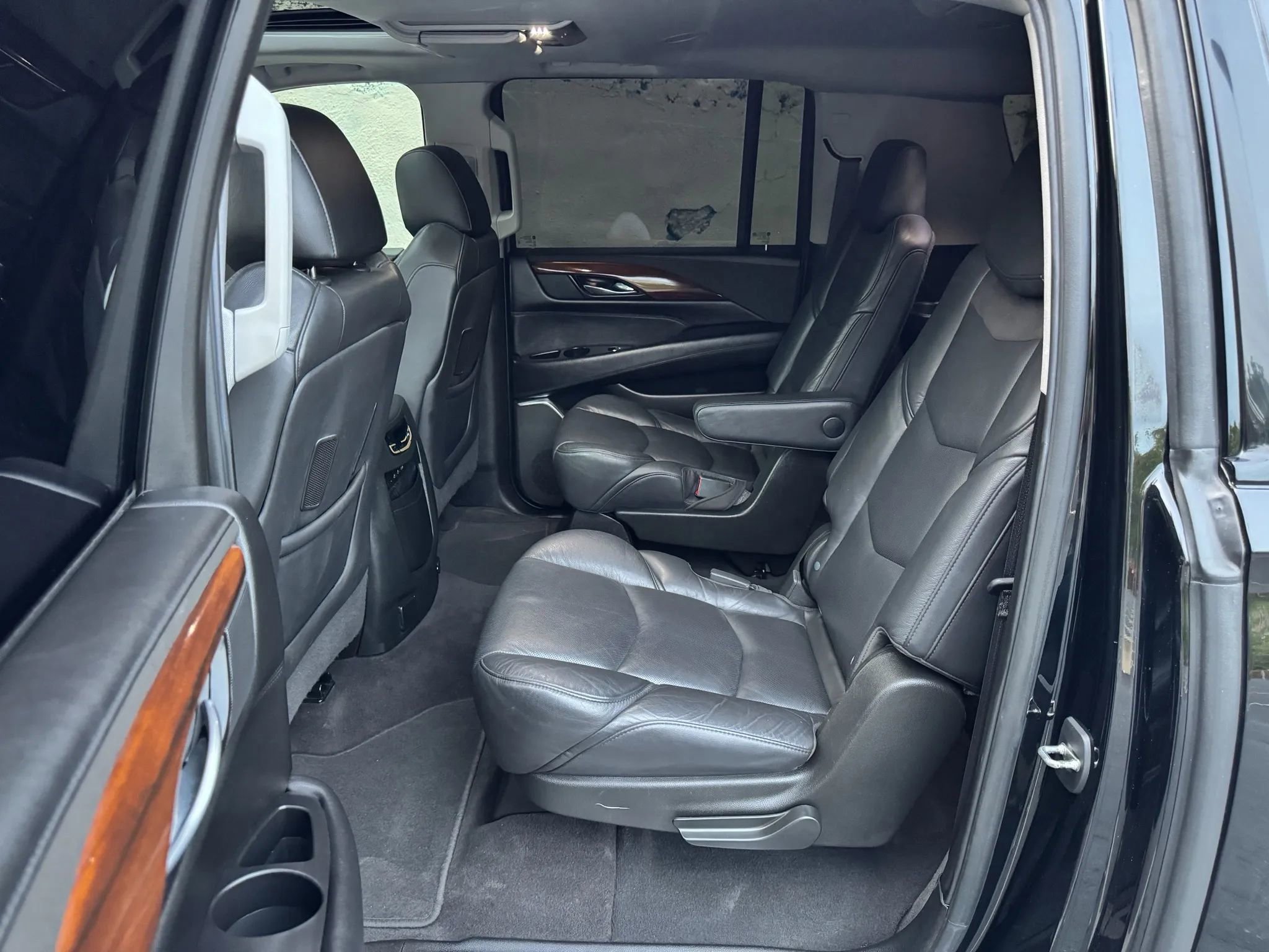 Used 2020 Cadillac Escalade ESV Premium Luxury w/ Escalade Sport Edition AWD/4WD image 32