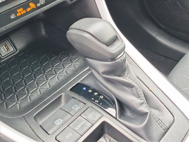 Used 2024 Toyota RAV4 XLE w/ Convenience Package FWD image 12