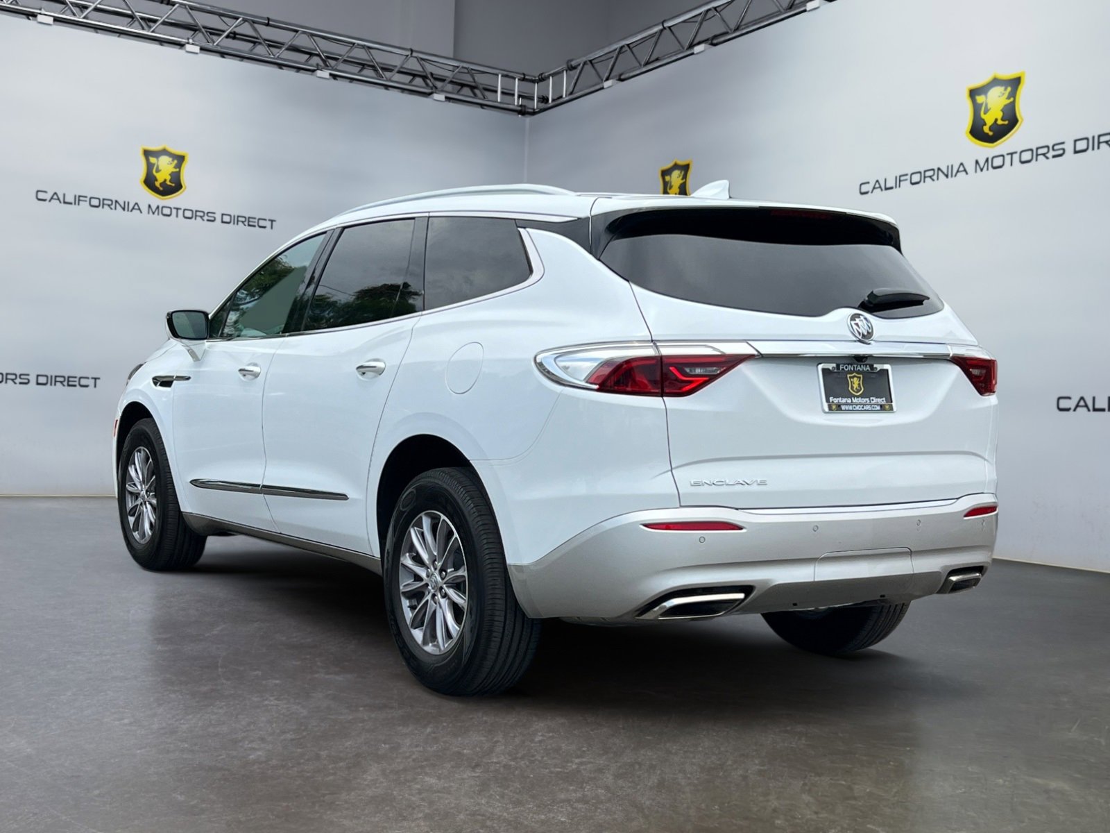 Used 2023 Buick Enclave Essence image 3