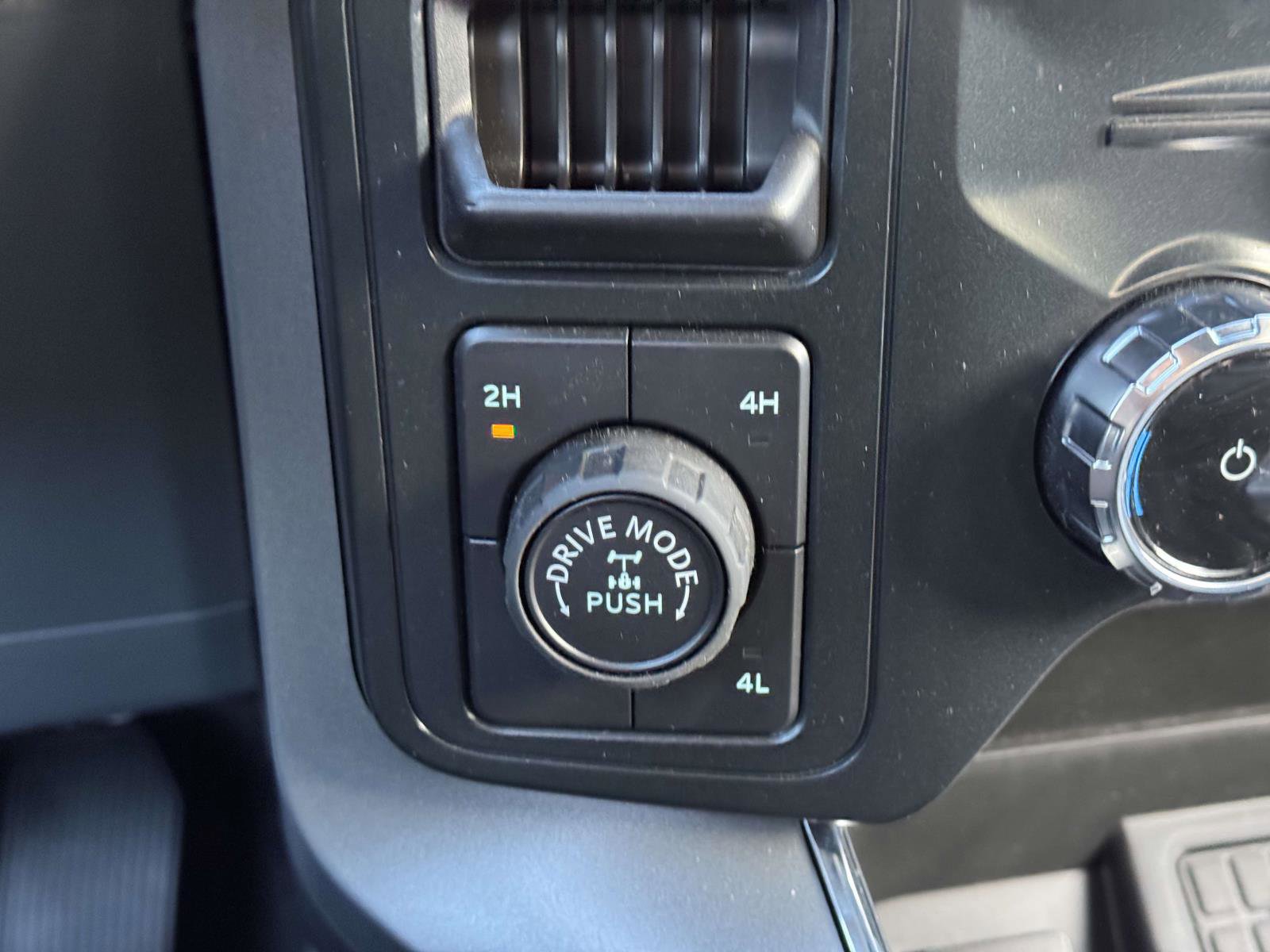 Used 2025 Ford F150 XLT w/ Equipment Group 302A MID image 30