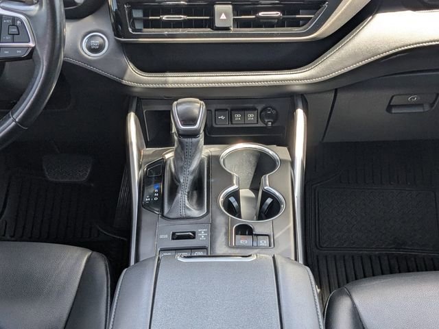 Used 2020 Toyota Highlander XLE AWD/4WD image 19