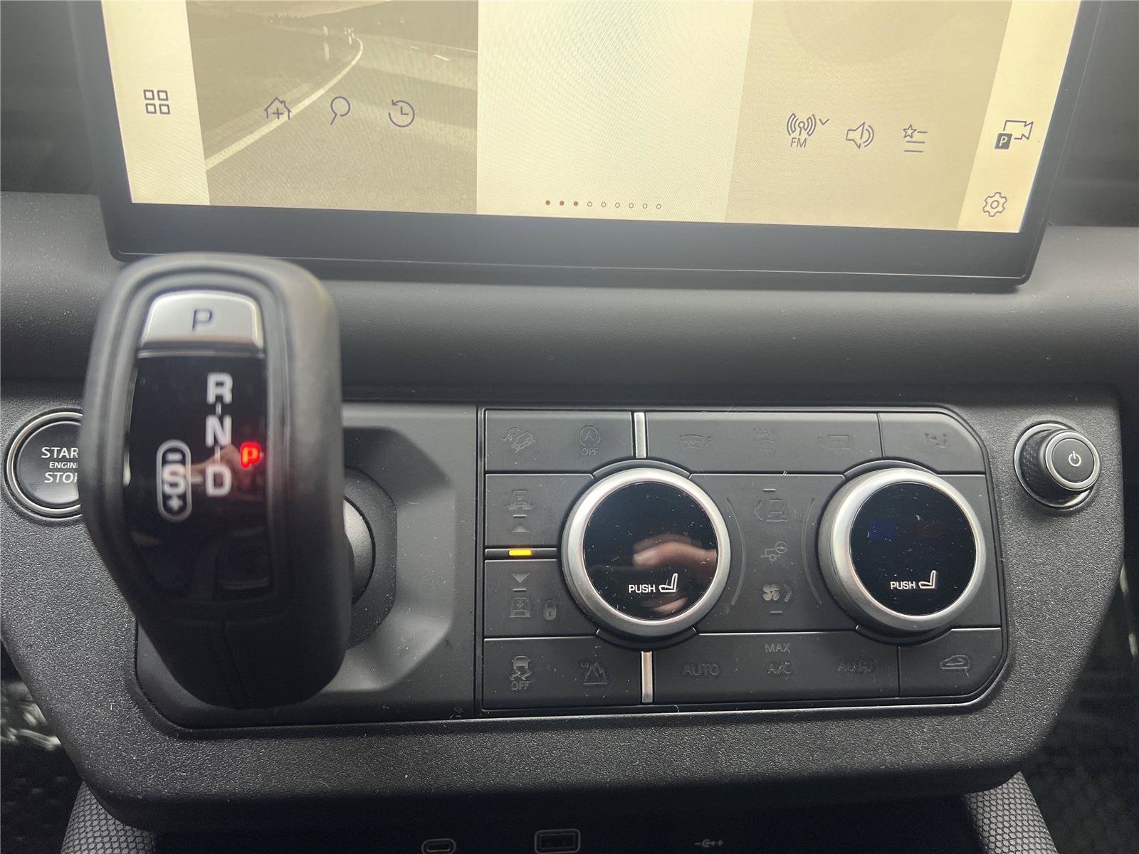 Used 2024 Land Rover Defender 110 V8 AWD/4WD image 18