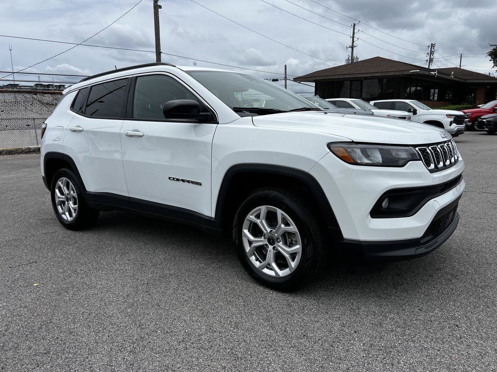 Used 2025 Jeep Compass Latitude AWD/4WD image 34